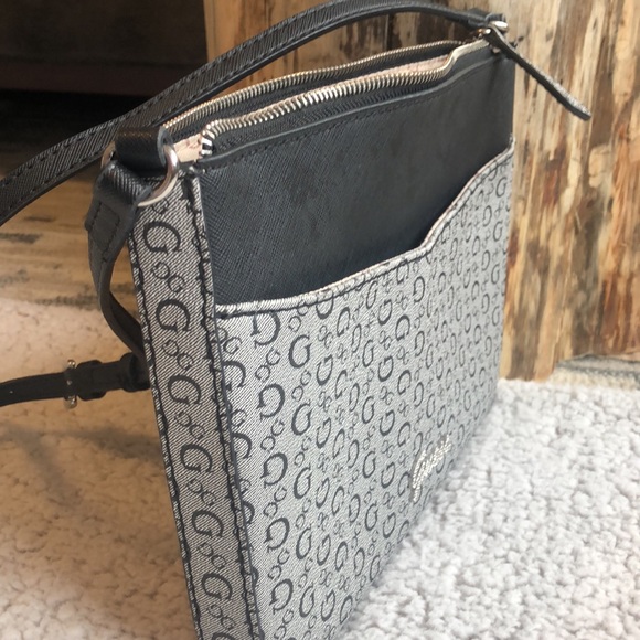 Guess crossbody purse, NWOT - Picture 8 of 9